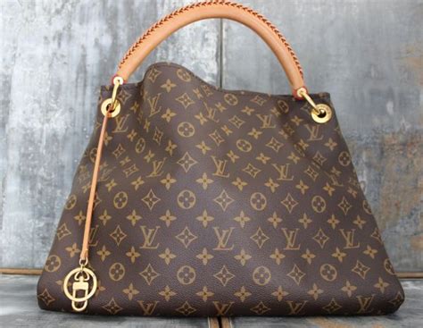 louis vuitton monogram bag tag